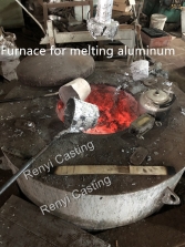 Furnace for melting aluminum