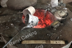 Furnace for melting aluminum