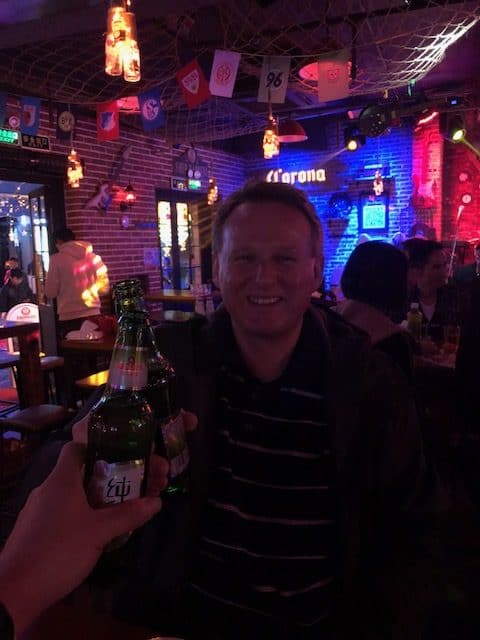 After the dinner, we drunk a dozen of Tsingtao beer and the Singer in the Pub specially song an English classic song  "Hotel California " to our friend, AG, what a wonderful night!